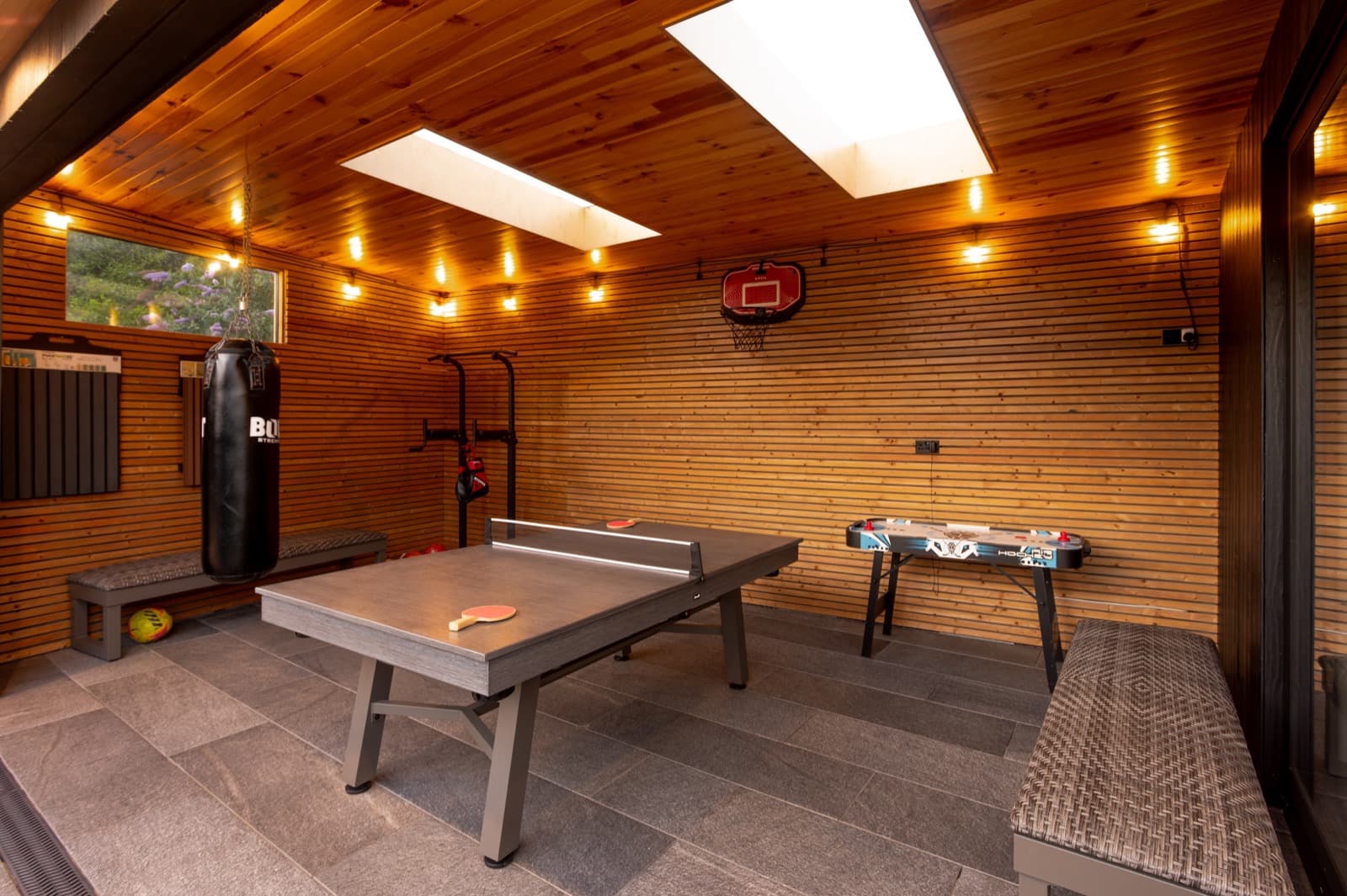 Home Office and Lounge with Covered Games Area and Ensuite, Whitehall, Dublin 9 — photo 4