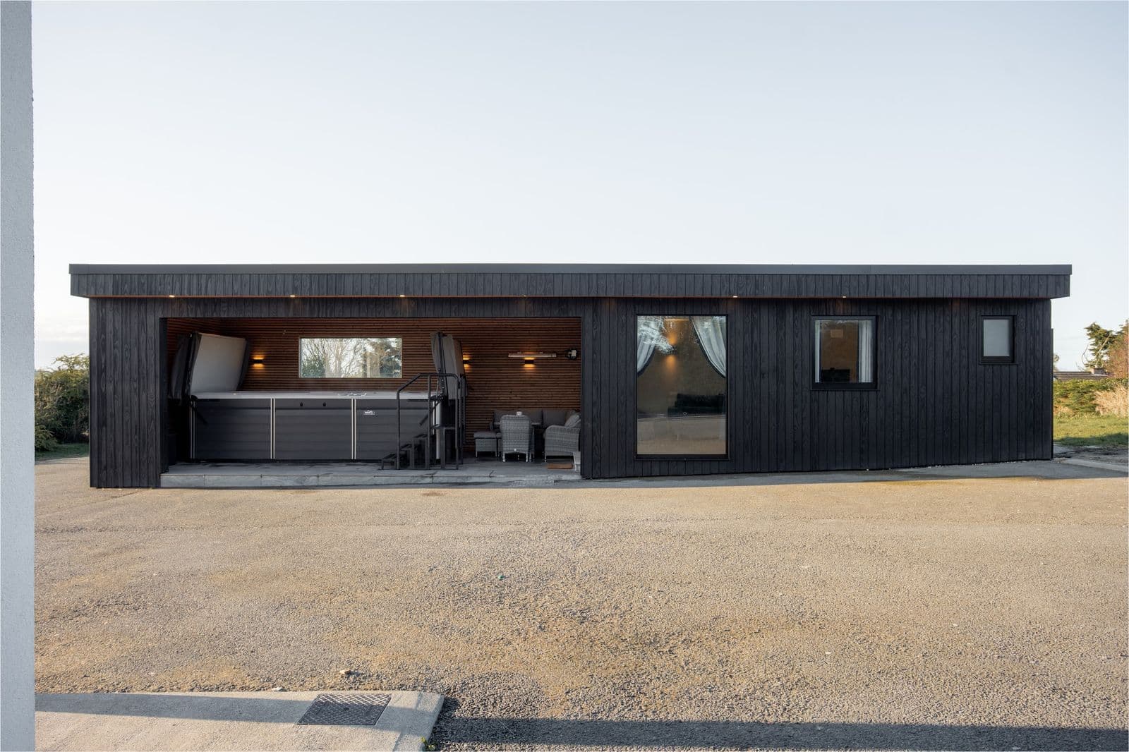 Modern Garden Office & Playroom with Covered Swim Spa Area, Dunleer, Co. Louth — photo 2