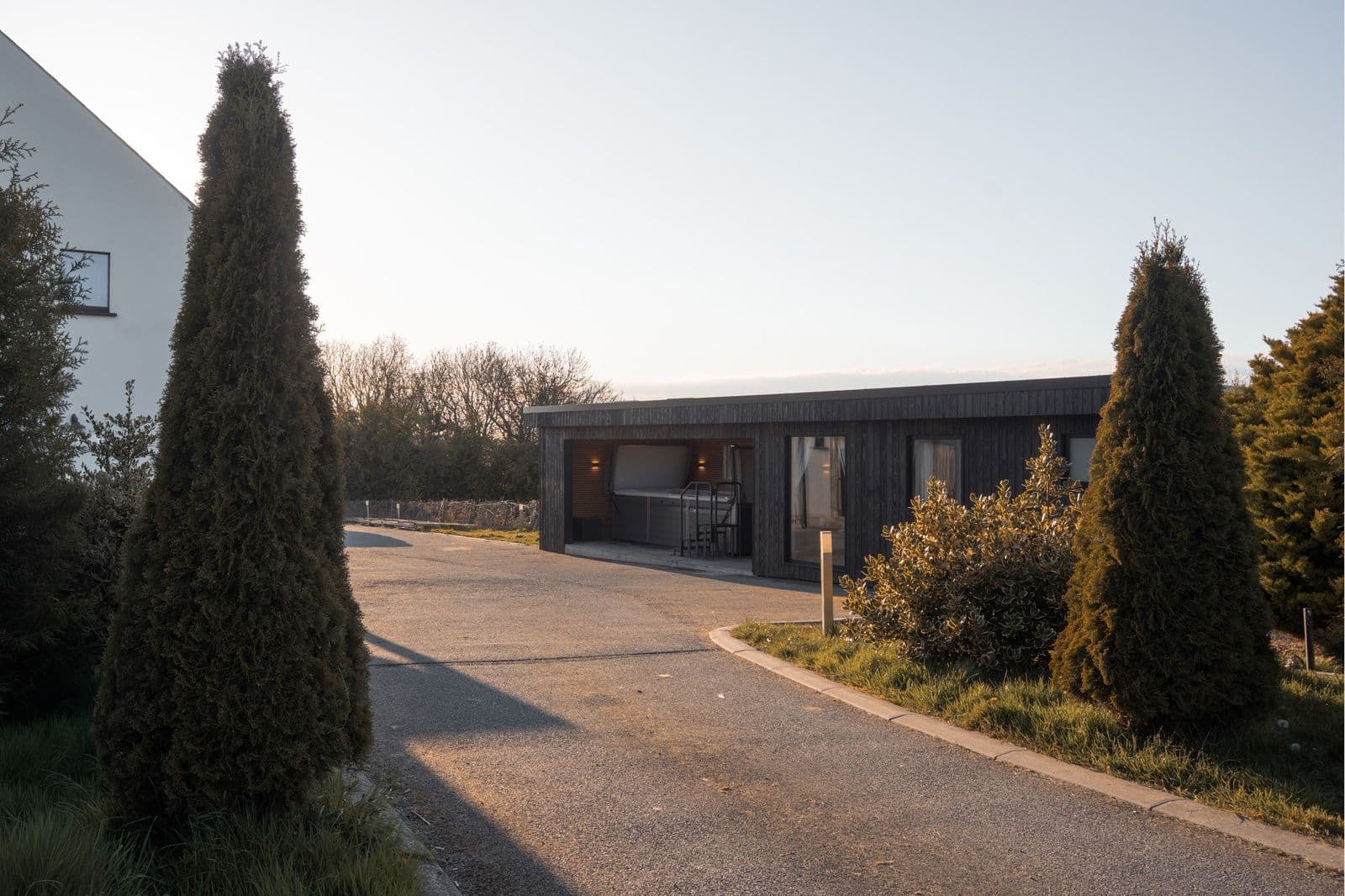 Modern Garden Office & Playroom with Covered Swim Spa Area, Dunleer, Co. Louth — photo 5