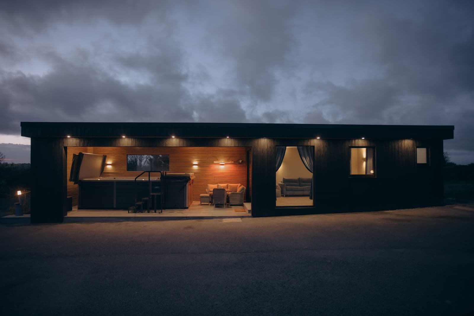 Modern Garden Office & Playroom with Covered Swim Spa Area, Dunleer, Co. Louth — photo 8