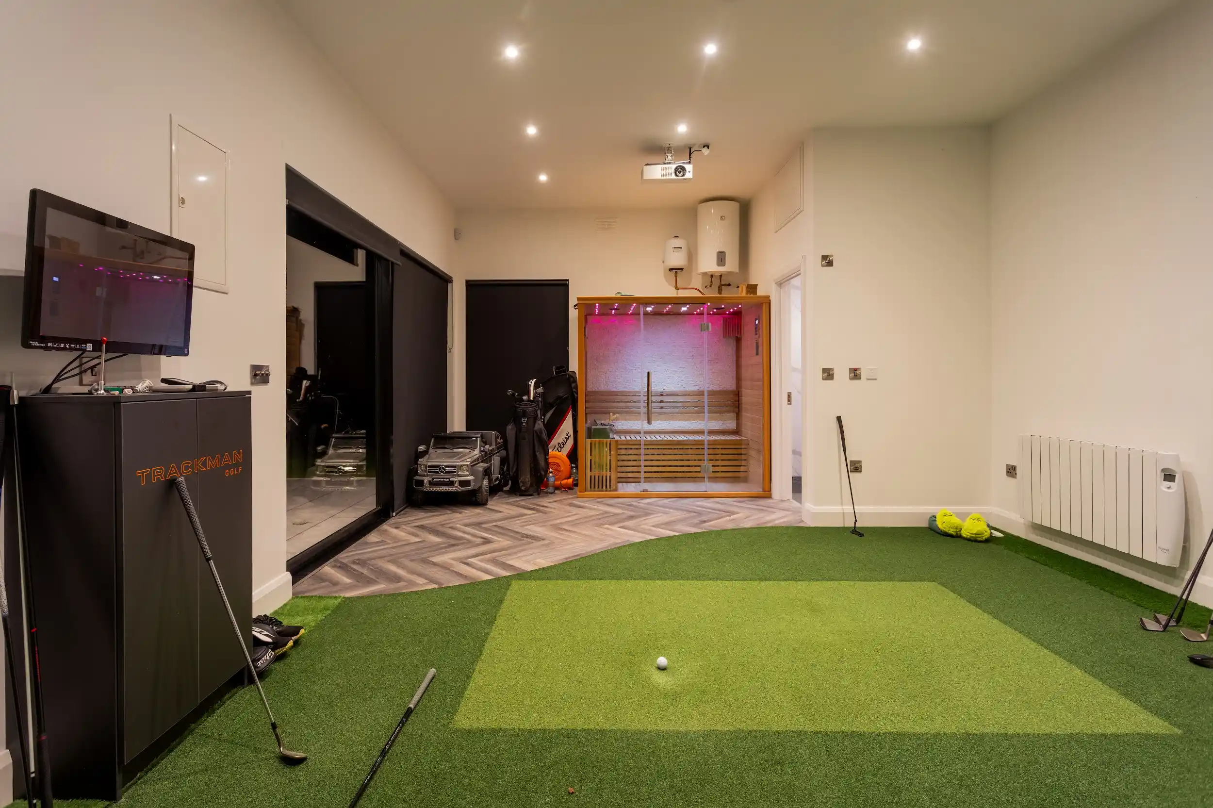 garden golf simulator interior